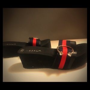NWOT Sandals- flat platform heel
